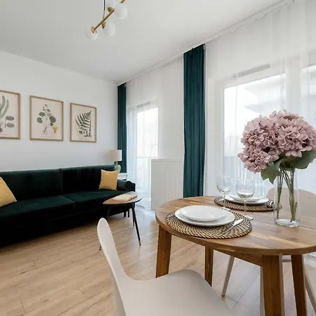 Stylish With Balcony & Parking In The Old Town Of By Renters 아파트