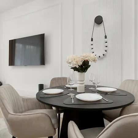 Stylish With Balcony & Parking In The Old Town Of By Renters 아파트