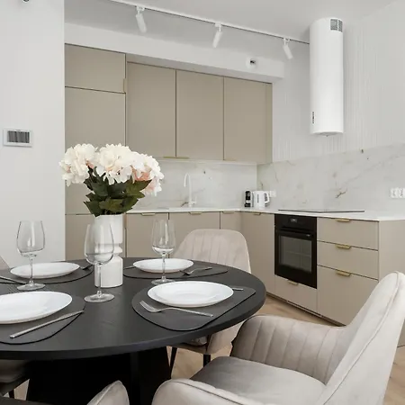 Stylish With Balcony & Parking In The Old Town Of By Renters