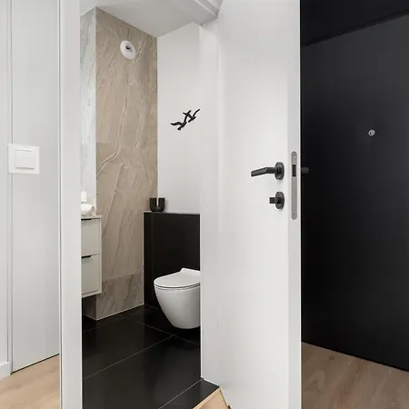 Stylish With Balcony & Parking In The Old Town Of By Renters 아파트 *