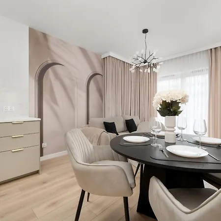 아파트 Stylish With Balcony & Parking In The Old Town Of By Renters 브로츠와프