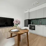 Appartement Stylish With Balcony & Parking In The Old Town Of By Renters