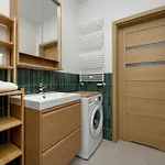Stylish With Balcony & Parking In The Old Town Of By Renters Appartement *