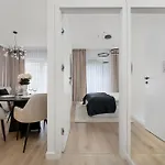 Appartement Stylish With Balcony & Parking In The Old Town Of By Renters *
