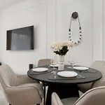 Stylish With Balcony & Parking In The Old Town Of By Renters Appartement