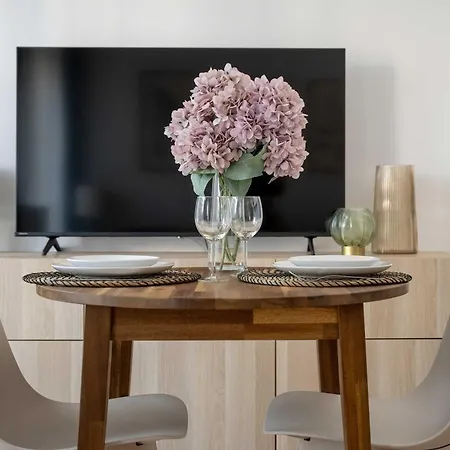 Stylish With Balcony & Parking In The Old Town Of By Renters Appartement