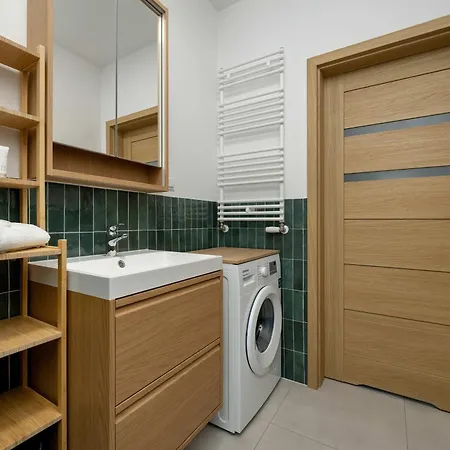 Stylish With Balcony & Parking In The Old Town Of By Renters 公寓 *