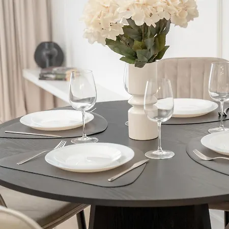 Stylish With Balcony & Parking In The Old Town Of By Renters