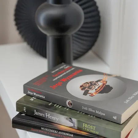 Stylish With Balcony & Parking In The Old Town Of By Renters Wrocław