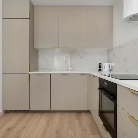 Stylish With Balcony & Parking In The Old Town Of By Renters Appartement