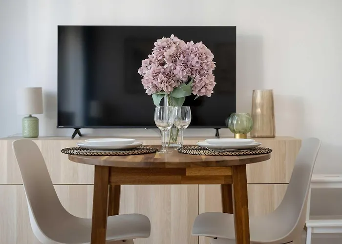 Stylish With Balcony & Parking In The Old Town Of By Renters Lägenhet