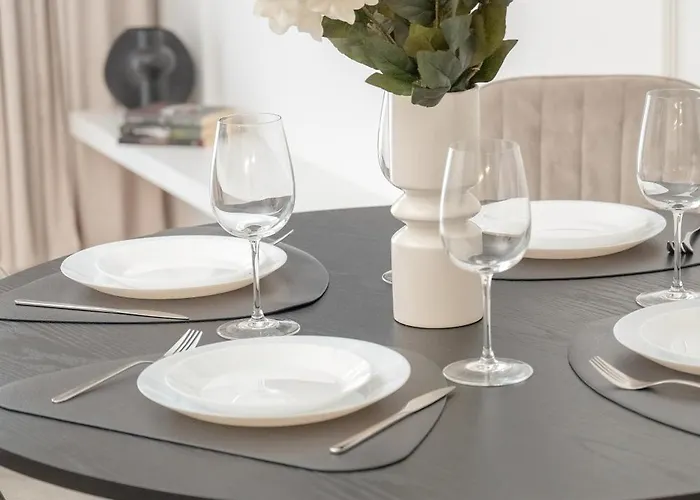 Stylish With Balcony & Parking In The Old Town Of By Renters