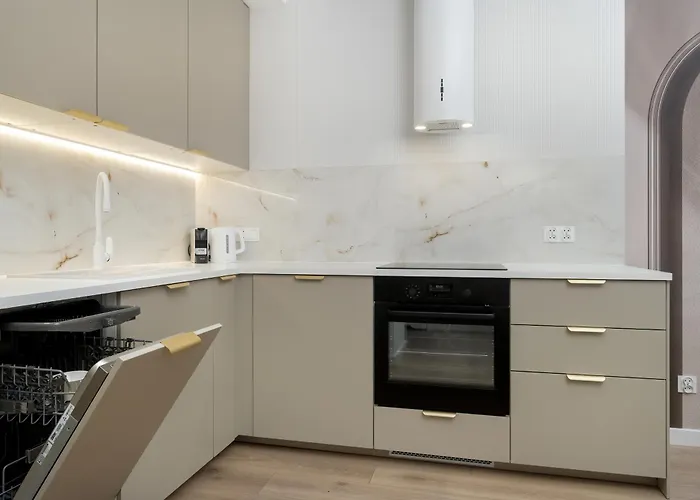 Stylish With Balcony & Parking In The Old Town Of By Renters Lägenhet *