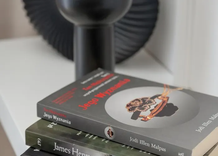 Stylish With Balcony & Parking In The Old Town Of By Renters Wrocław