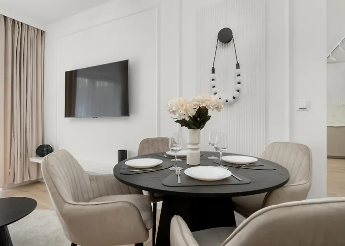 Stylish With Balcony & Parking In The Old Town Of By Renters Appartement