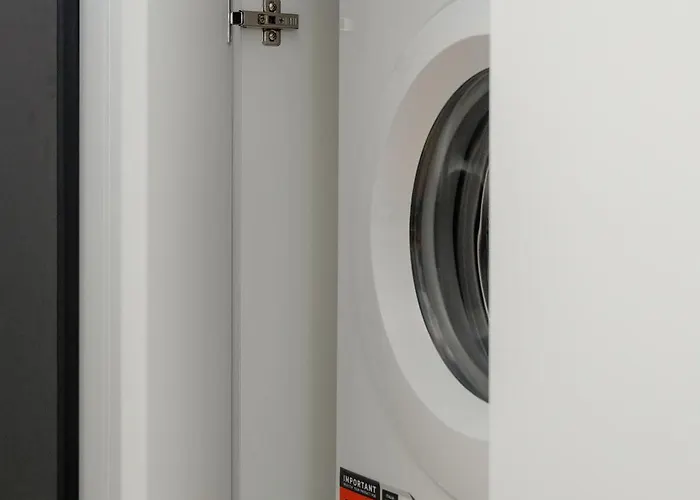 Stylish With Balcony & Parking In The Old Town Of By Renters Appartement