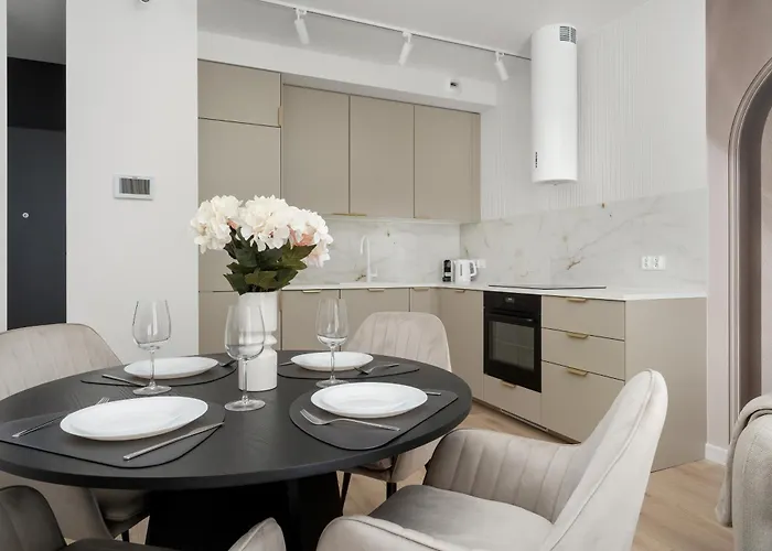 Stylish With Balcony & Parking In The Old Town Of By Renters