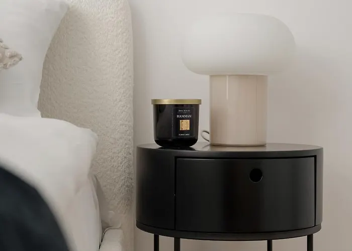 Stylish With Balcony & Parking In The Old Town Of By Renters Lägenhet